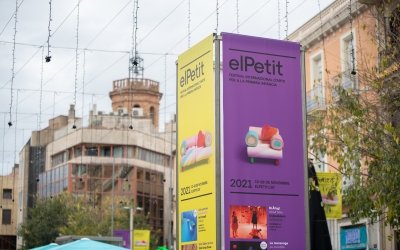 Imatge promocional d''El Petit' al Passeig de la plaça Major | Roger Benet